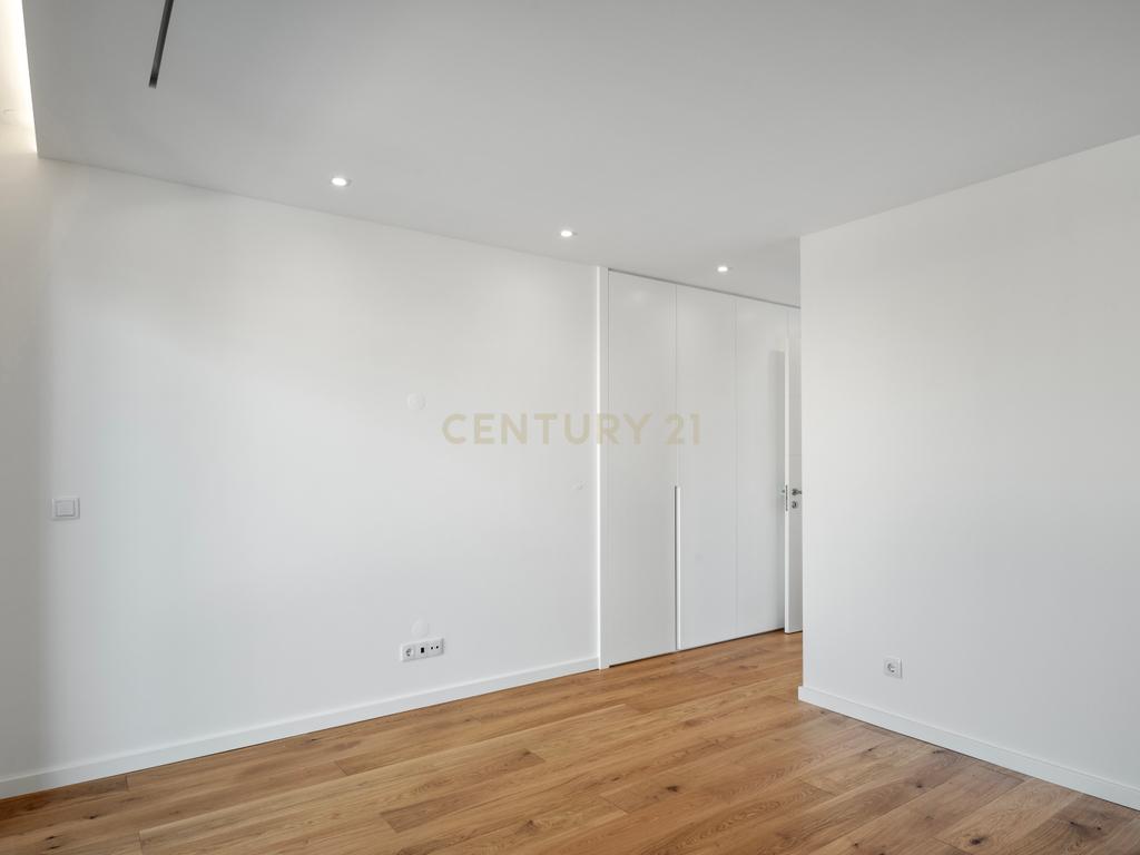 **Moradia Contemporânea T5 no Birre, Cascais – Poucos minutos de distância do Kings College** - Image 31