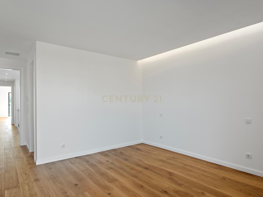 **Moradia Contemporânea T5 no Birre, Cascais – Poucos minutos de distância do Kings College** - Image 14