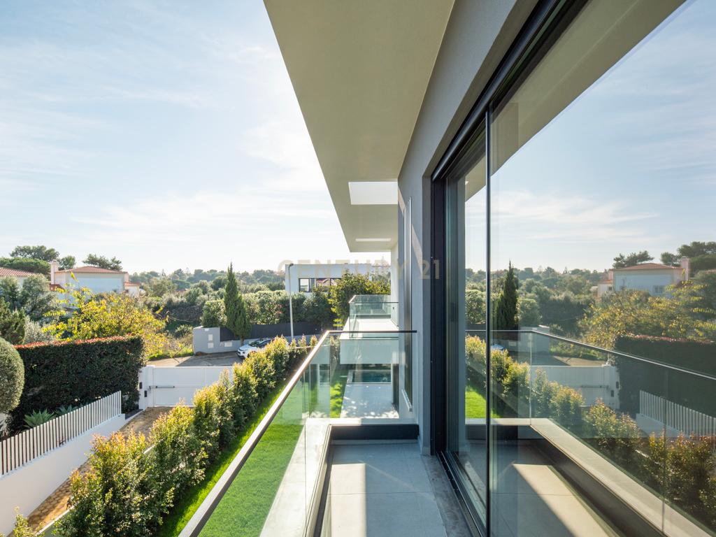 **Moradia Contemporânea T5 no Birre, Cascais – Poucos minutos de distância do Kings College** - Image 15