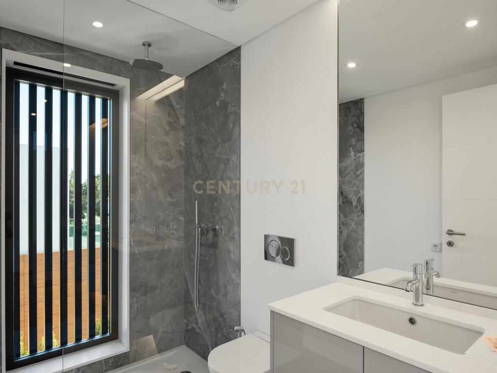 **Moradia Contemporânea T5 no Birre, Cascais – Poucos minutos de distância do Kings College** - Image 18