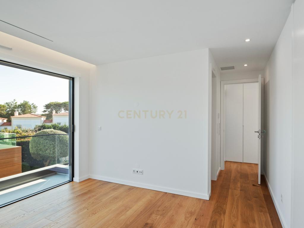 **Moradia Contemporânea T5 no Birre, Cascais – Poucos minutos de distância do Kings College** - Image 16