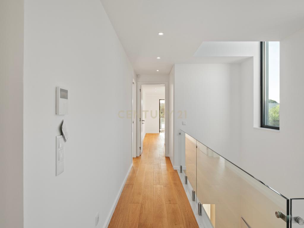 **Moradia Contemporânea T5 no Birre, Cascais – Poucos minutos de distância do Kings College** - Image 19