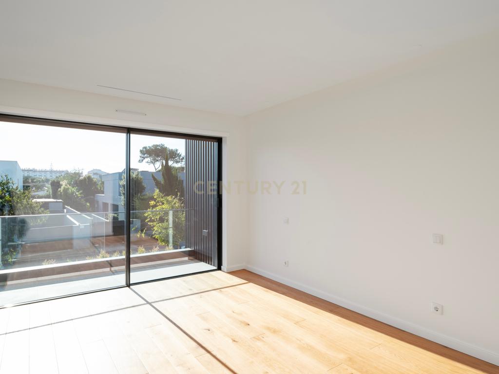**Moradia Contemporânea T5 no Birre, Cascais – Poucos minutos de distância do Kings College** - Image 24