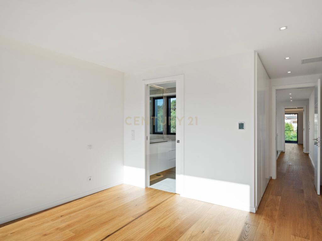 **Moradia Contemporânea T5 no Birre, Cascais – Poucos minutos de distância do Kings College** - Image 28