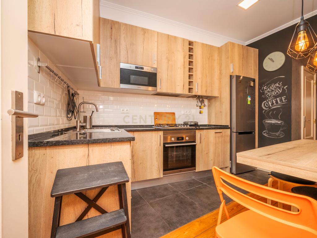 Apartamento T3 com terraço na Graça - Image 18