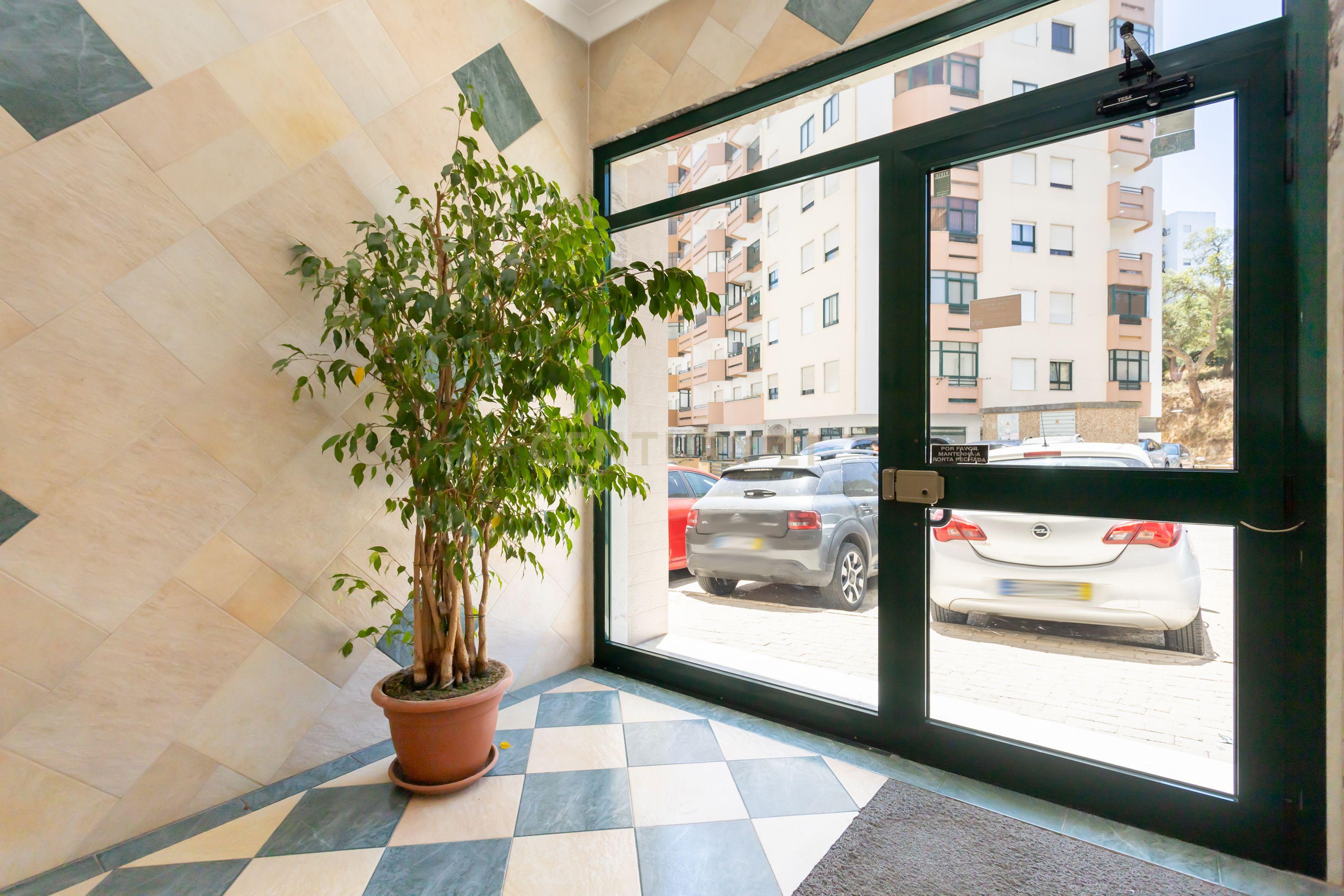 Fabuloso Apartamento T2 + garagem - Monte Belo Norte - Image 26