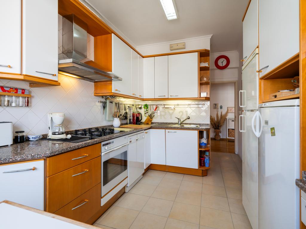 Excelente apartamento T3 em Carnaxide - Image 4