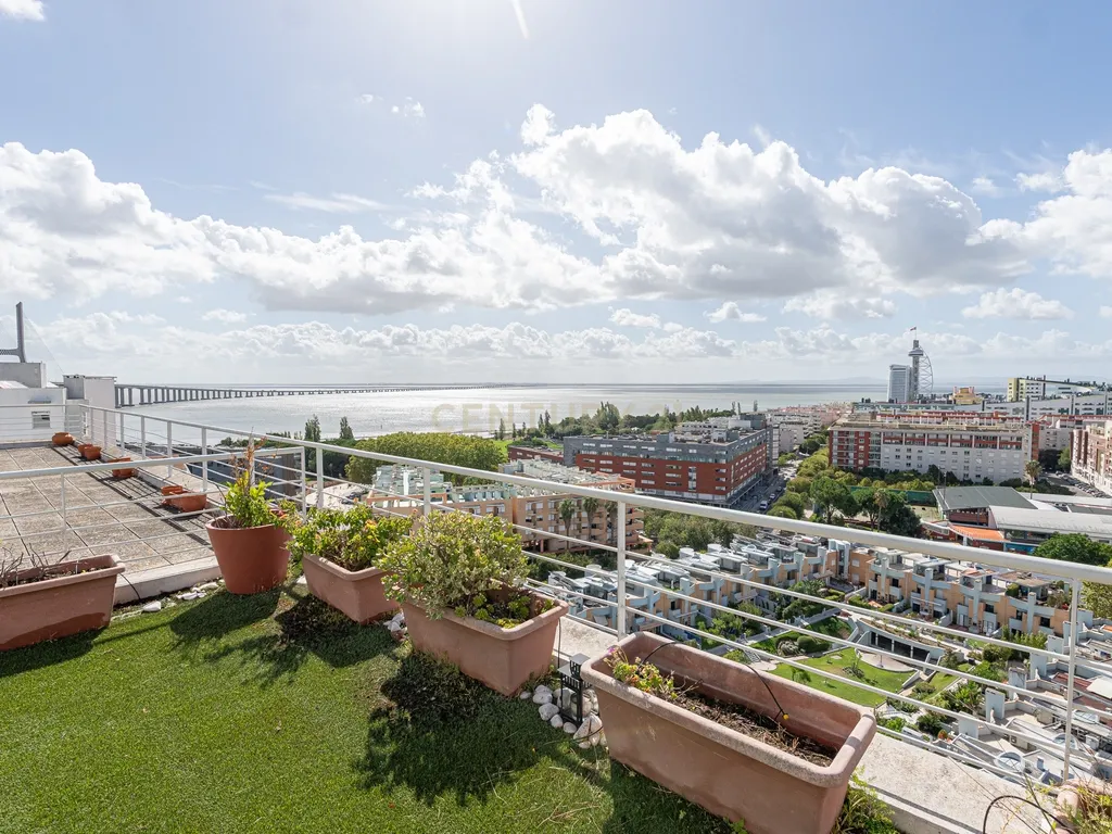 T4 Duplex com Rooftop e Vista Panorâmica sobre o Tejo – Parque das Nações - Image 22