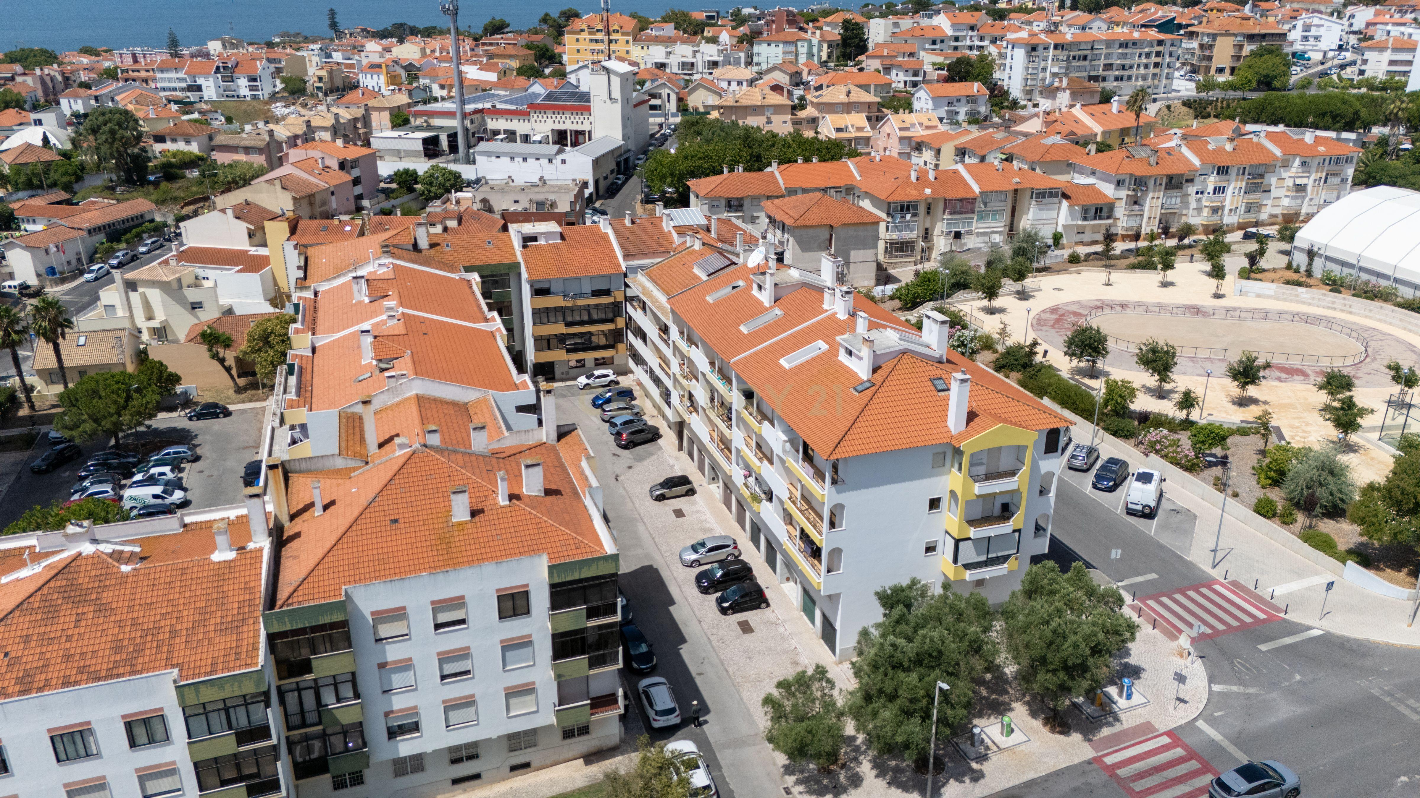 Fotografia 3 de Fantástico Apartamento T2 Transformado em T3 na Parede – Próximo da Praia com estacionamento