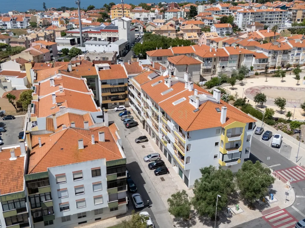 Fantástico Apartamento T2 Transformado em T3 na Parede – Próximo da Praia com estacionamento - Image 3