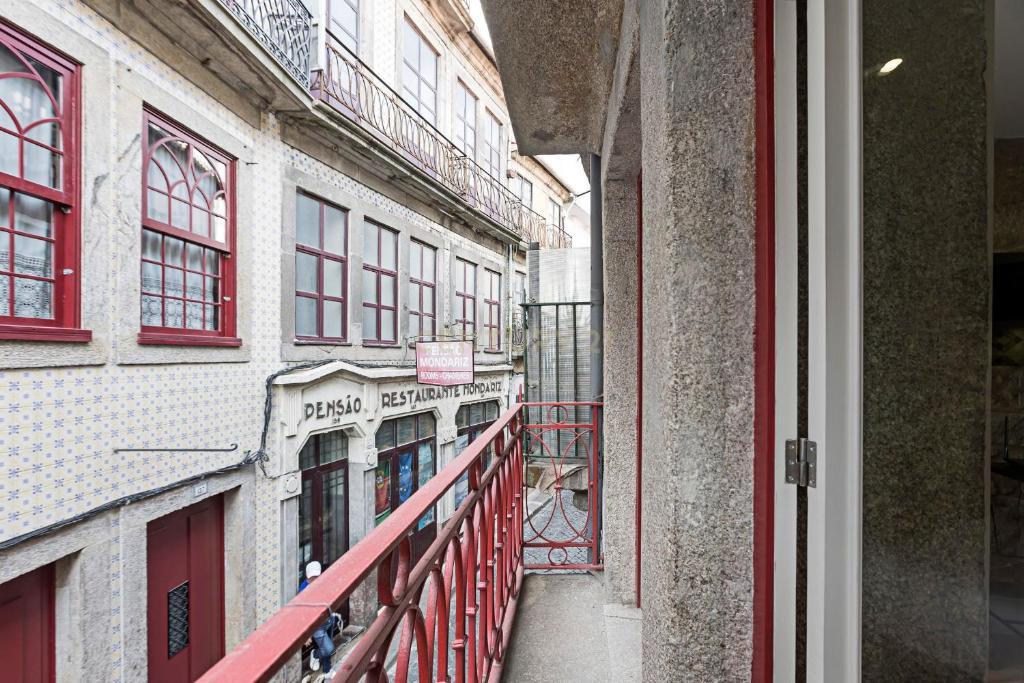 Fantástico Prédio no Centro Histórico do Porto – Excelente Oportunidade de Investimento - Image 23