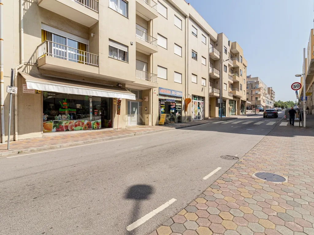 Trespasse de Supermercado junto à Universidade do Minho - Image 2