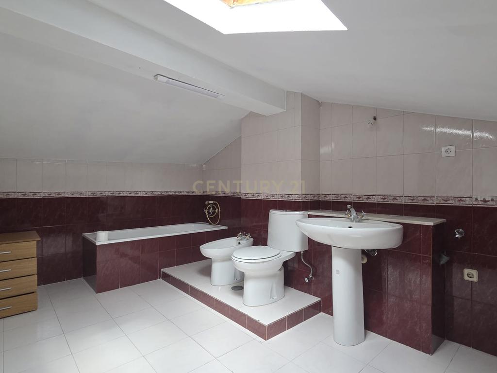 Arrendamento | T2 + Sótão | Montes Claros – Coimbra - Image 20