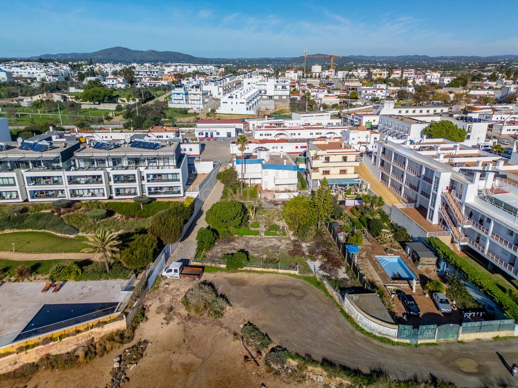 Terreno Urbano na 1.ª Linha da Ria Formosa com Projecto em Aprovação – Fuseta - Image 11