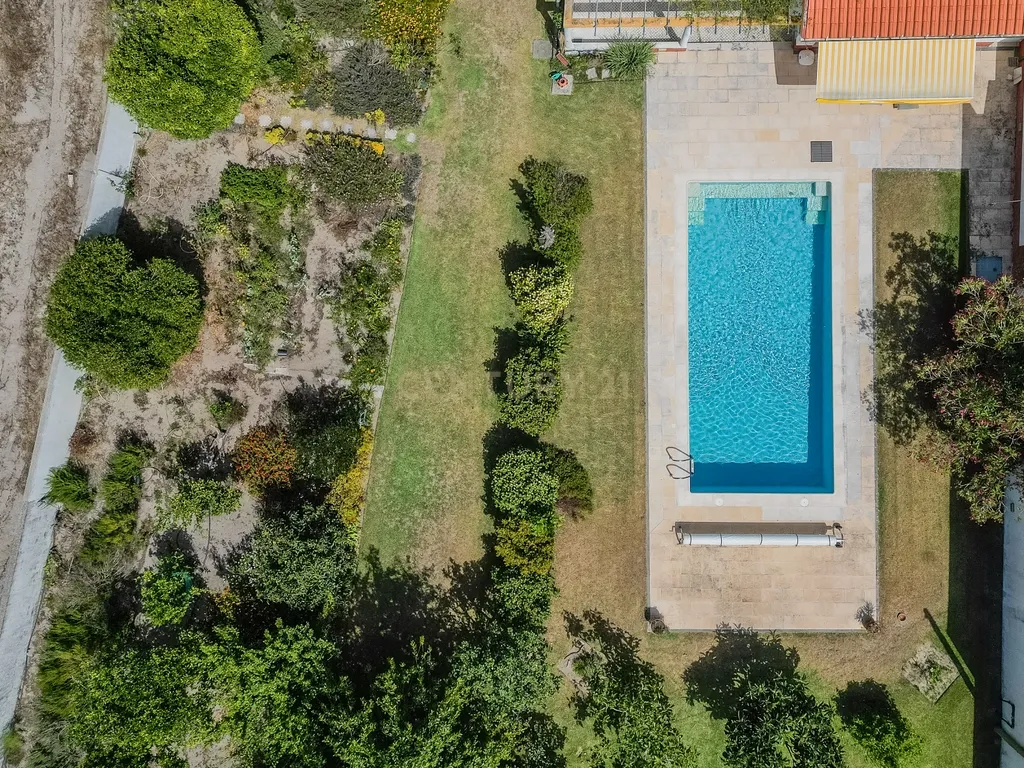 Moradia térrea T3+T0 com piscina, garagem e terreno com 2.257 m², no Ervedal, em Quiaios - Image 75