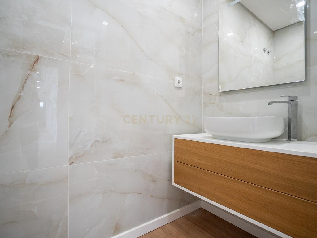 Moradia Térrea com piscina e quatro suites - Image 39