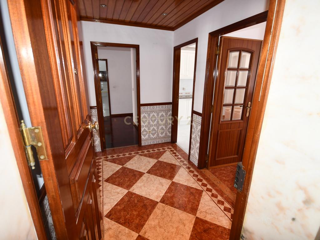  T2  Anta Cacém com  Garagem - Image 16