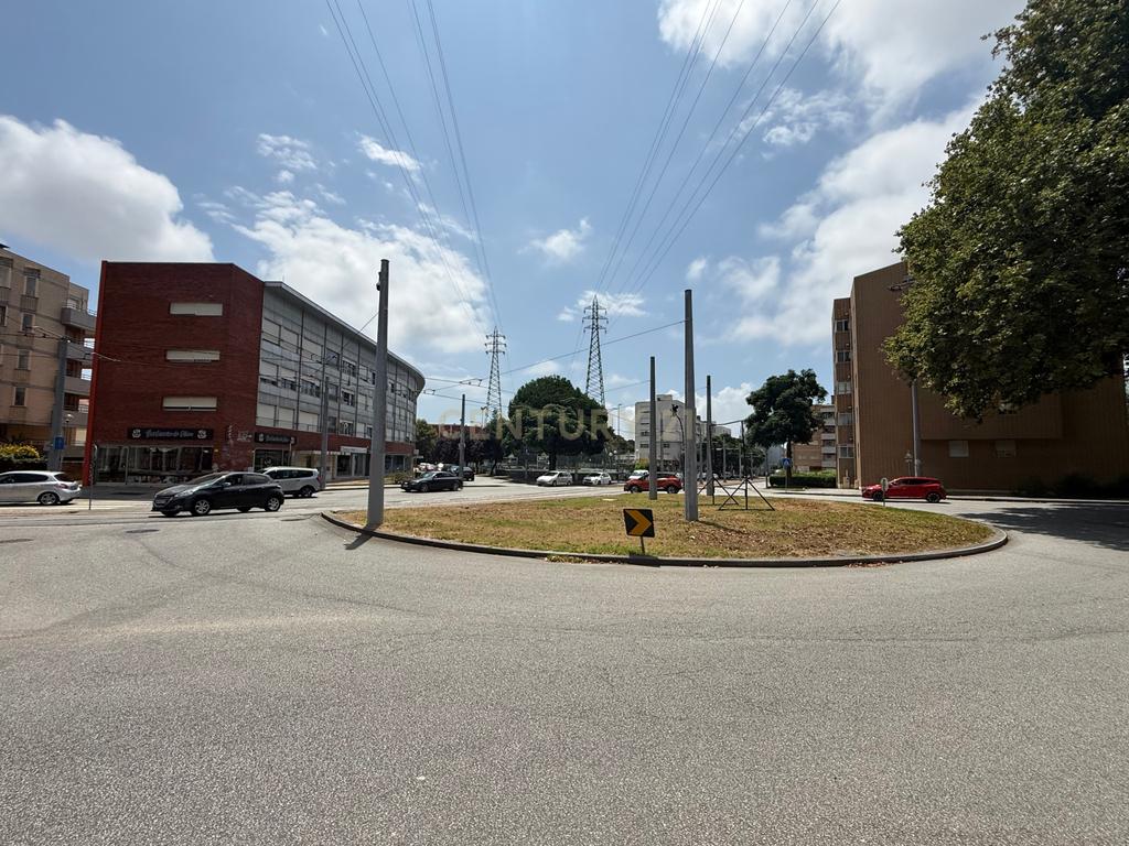 Loja para T1+1 aprovado para habitação, junto ao Metro — oportunidade antes da obra - Image 18