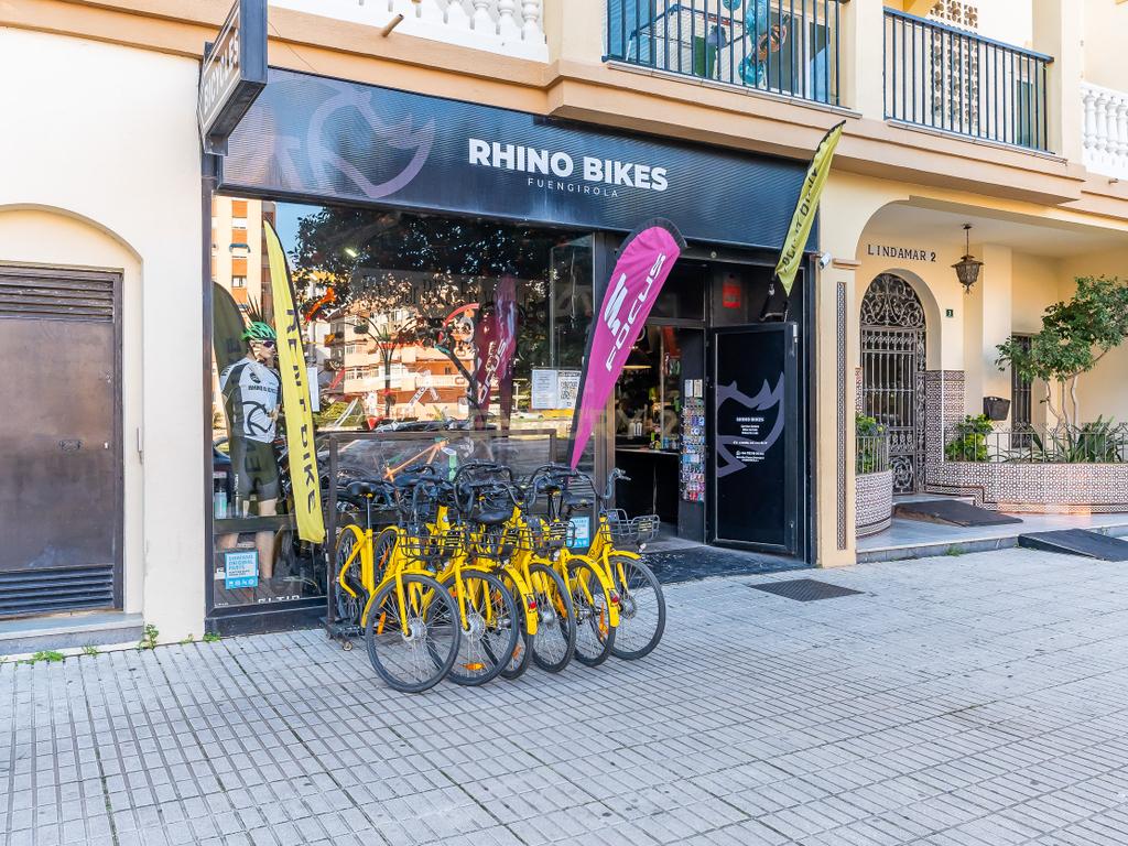 Amplio local comercial en Fuengirola, Málaga
