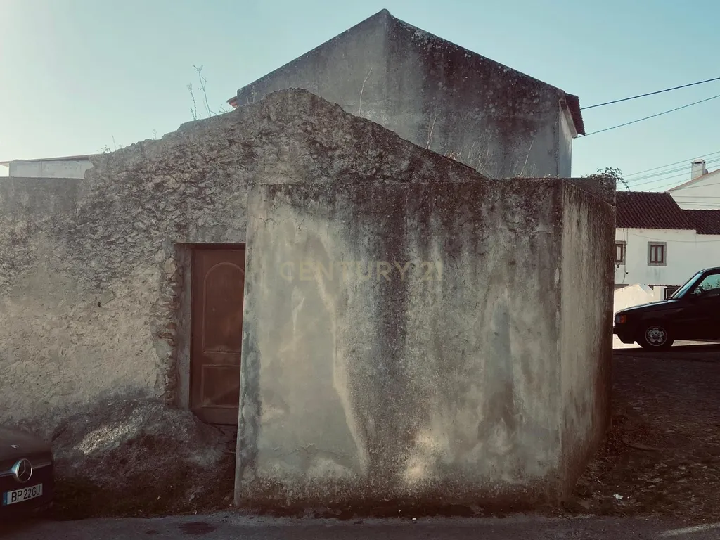 "Moradia em Ruina" - Image 4