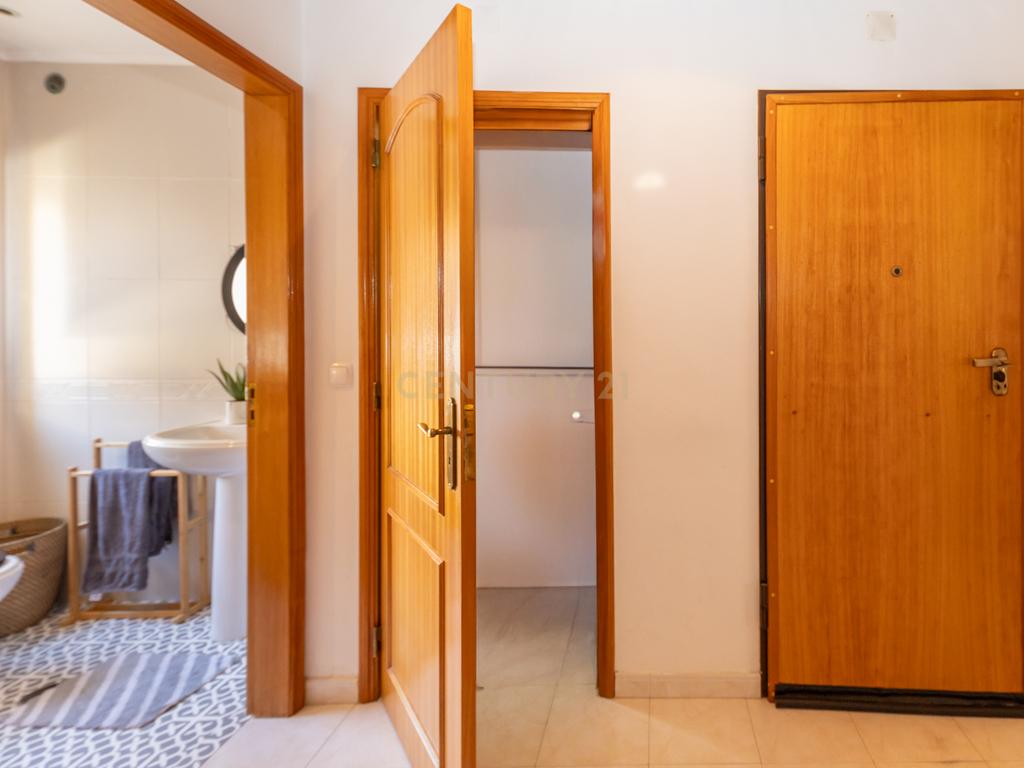 T2 Vila Nova de Caparica (Casalinho da Rosa) com 2 wcs e arrecadação - Image 8