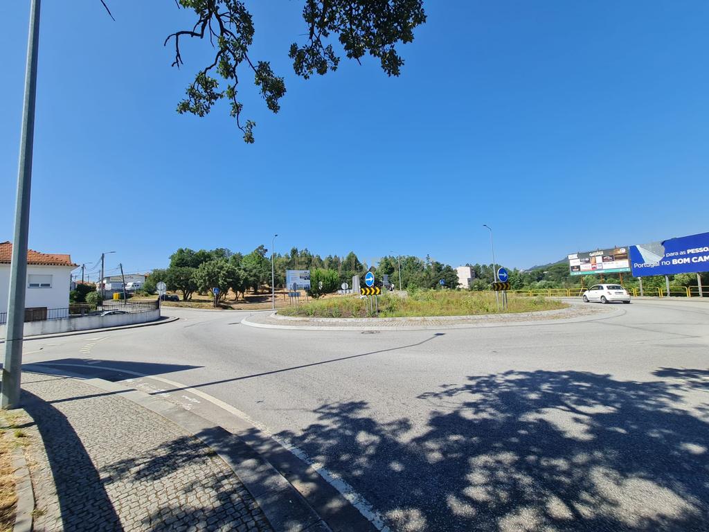 TERRENO PARA/CONSTRUÇÃO MORADIAS EM BANDA (PIP APROVADO COM PLANTAS PARA 3 HABITAÇÕES) PRÓXIMO AO POLO 1 LASKASAS E QUIM DAS FRANCESINHAS, A 2,2KM CONTINENTE E DO PARQUE DA CIDADE - REBORDOSA, PAREDES - Image 16