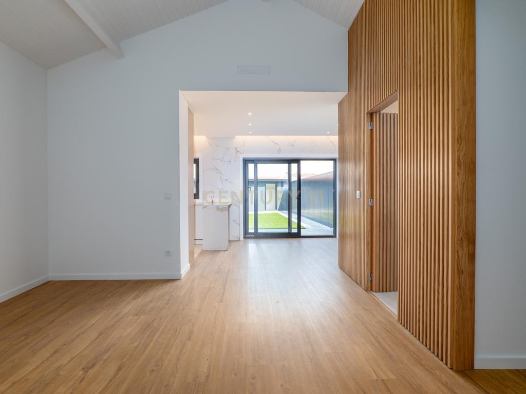 A Sua Nova Casa em Matosinhos – Moradia Térrea com Jardim e duas Suites! - Image 18
