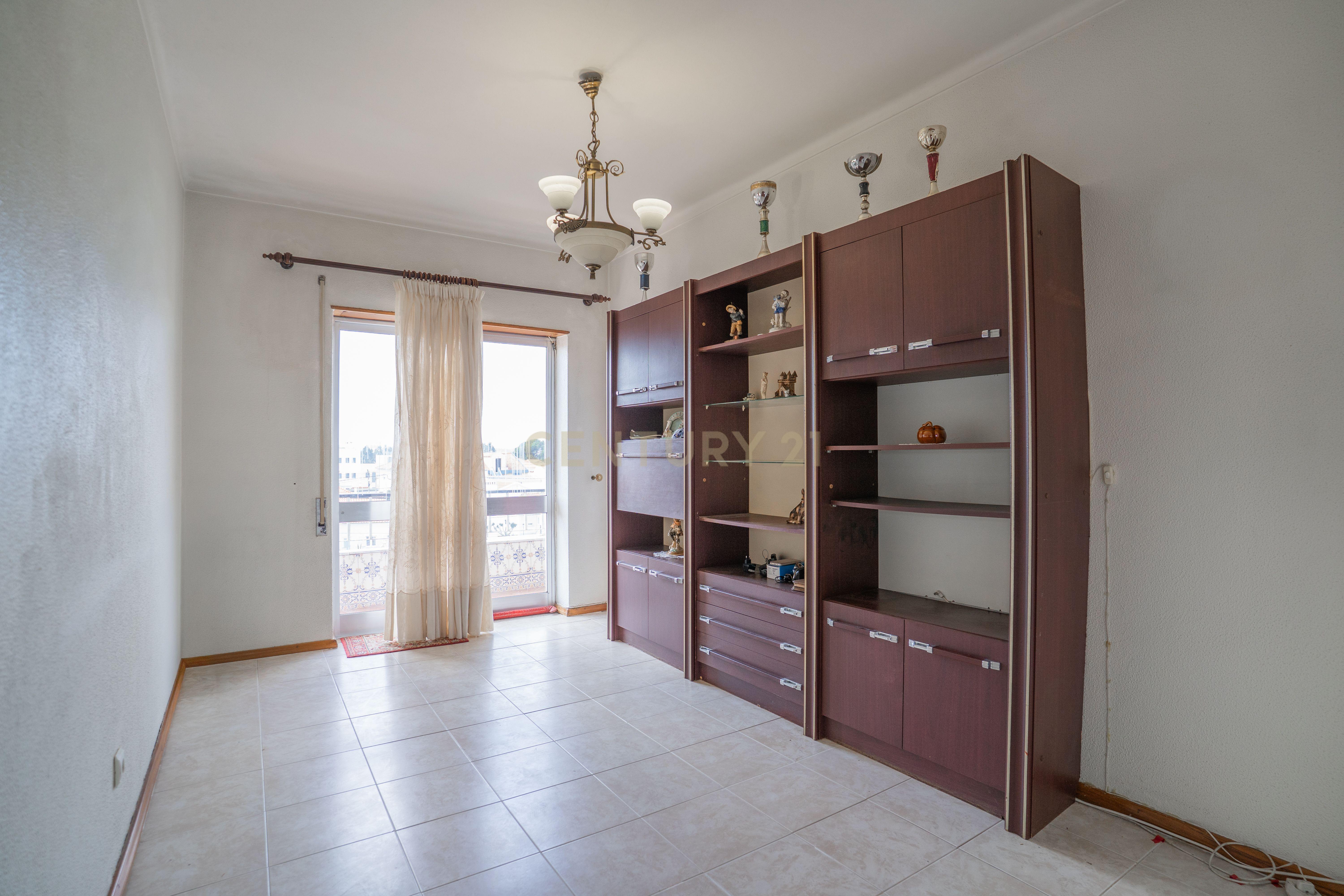 Fotografia 3 de Apartamento T4 localizado no Bairro dos Arneiros, em Caldas da Rainha