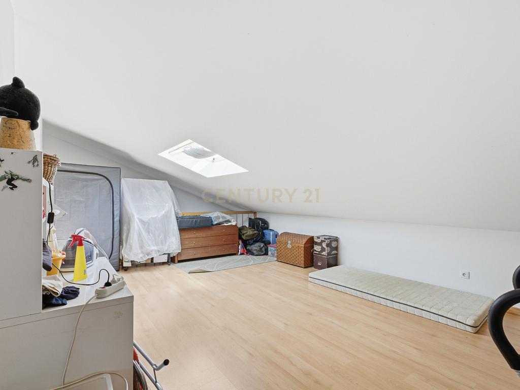Apartamento T3 Duplex Samouco | Box para 2 Viaturas | Elevador - Image 9