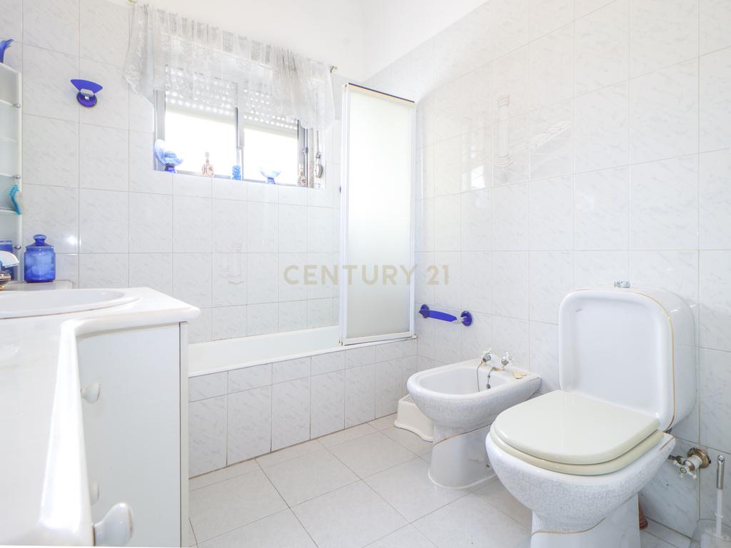 Apartamento T3 no Laranjeiro – Junto à Base Naval do Alfeite | Pronto a Habitar | Elevador - Image 28