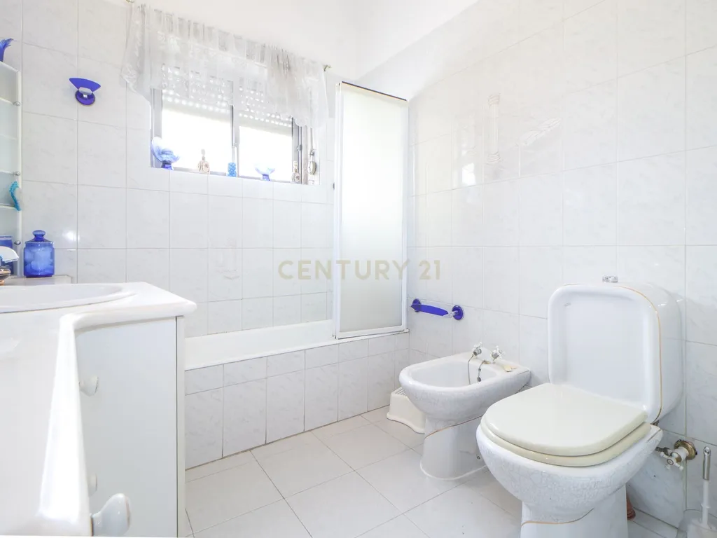 Apartamento T3 no Laranjeiro – Junto à Base Naval do Alfeite | Pronto a Habitar | Elevador - Image 28