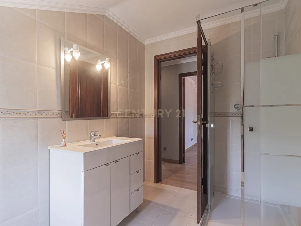 Moradia T4 em Vila Nova - Bucelas - Image 33