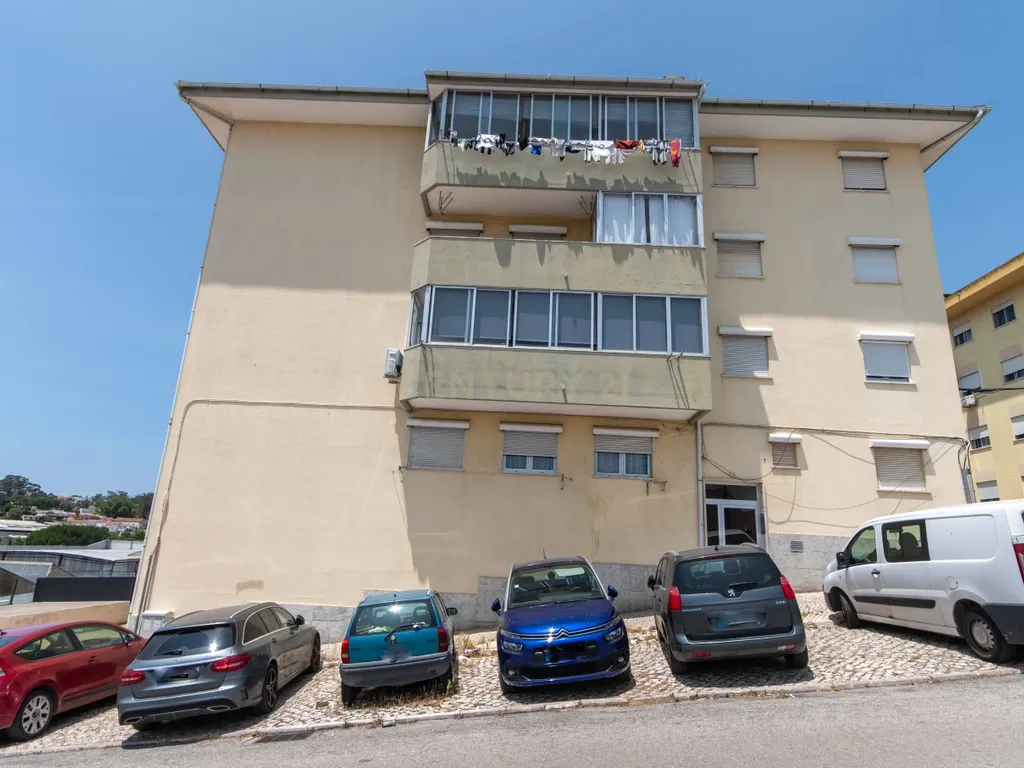 T3 na Sobreda da Caparica – Com Parqueamento e Arrecadação - Image 23
