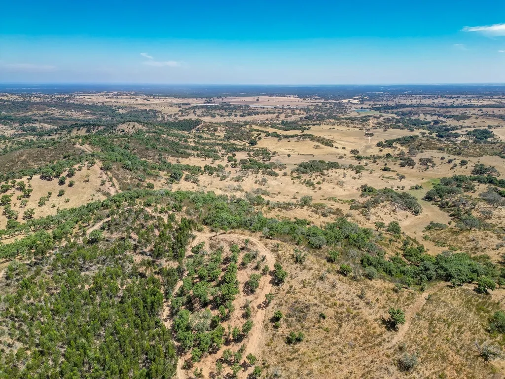 Herdade com 59,225 ha , 687m2 urbano, nascente de água, em Colos, Odemira - Image 10
