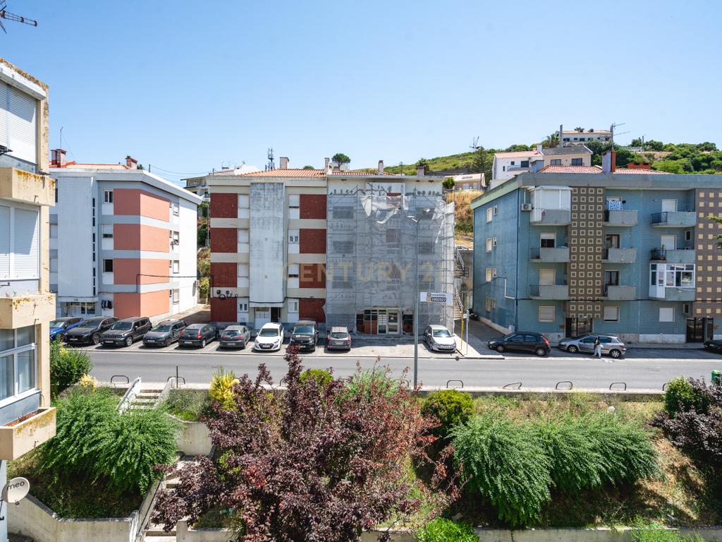 T2 Luminoso na Vila da Apelação – Espaço, Conforto e Potencial - Image 27