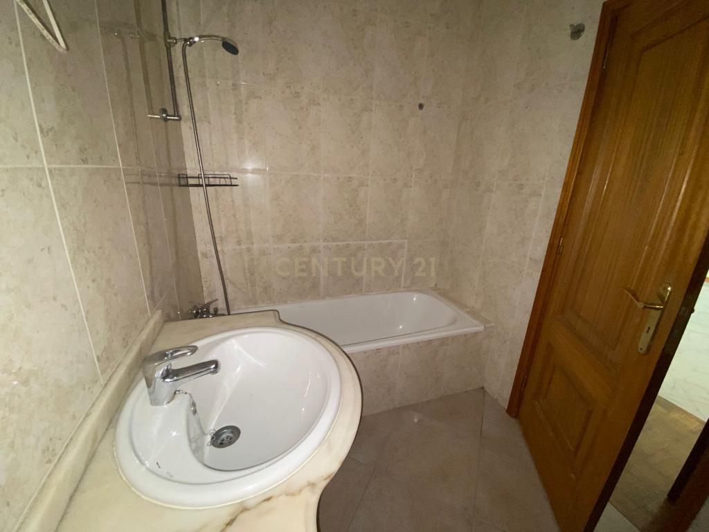 Apartamento T1 com Varanda e Garagem,  Águas Santas, Maia  - Image 12