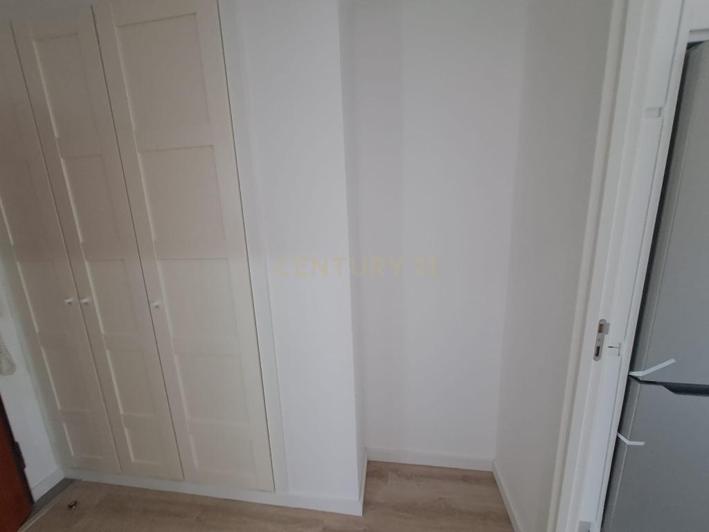 T2 Totalmente Remodelado em Almada | Luminosidade, Conforto e Localização Privilegiada - Image 14