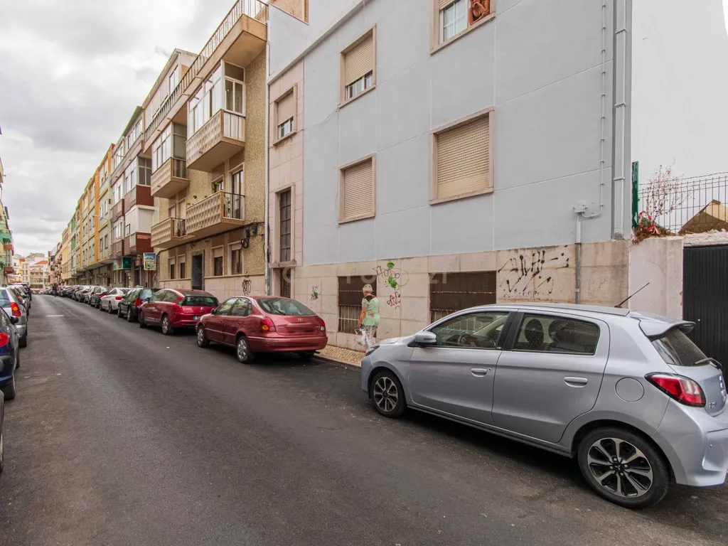 Apartamento T3 com Terraço/ Remodelação Total (Queluz) - Image 32