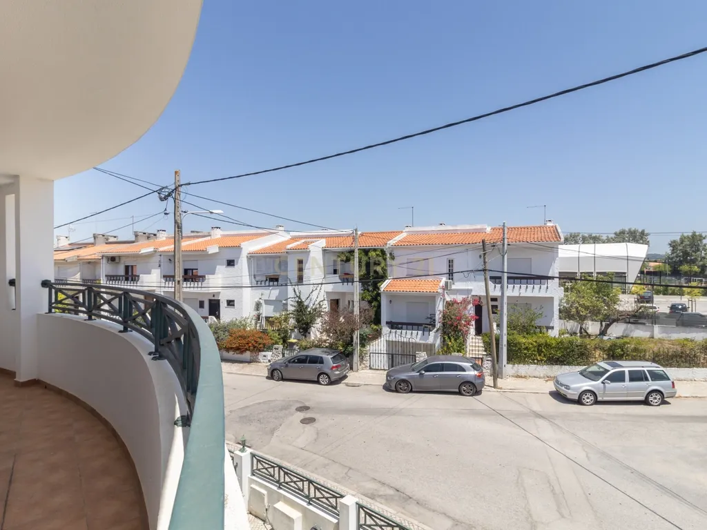 Moradia duplex de 5 assoalhadas com cave em Azeitão - Image 36