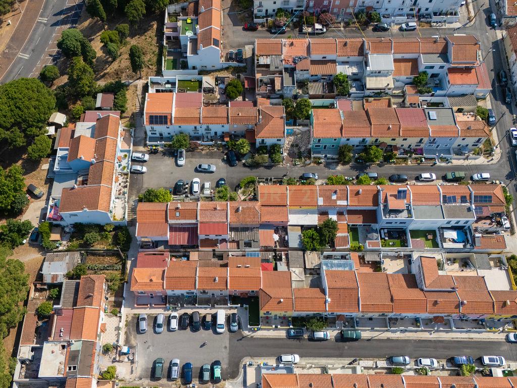 Moradia T3 com Quintal e Alto Potencial no Caramão da Ajuda, Lisboa - Image 24