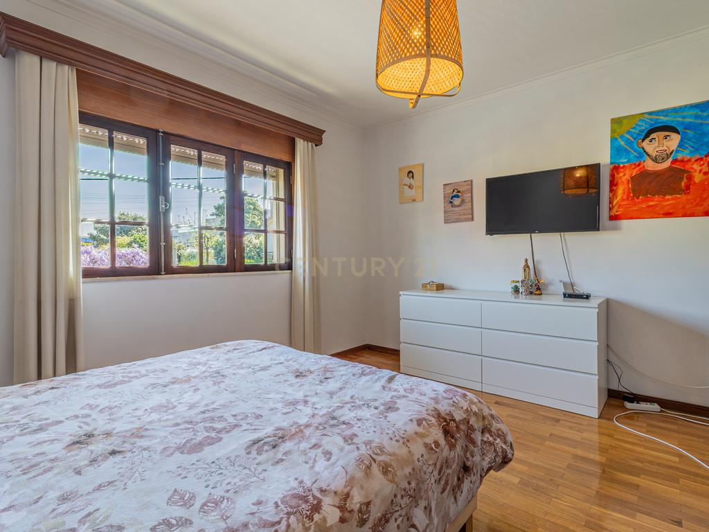 Moradia T3 + T2 em Amares com Jardim e Garagem - Image 23