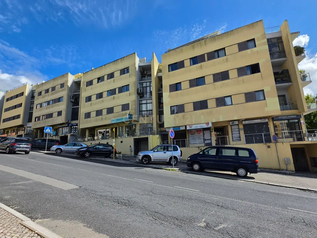 Apartamento Duplex T5 no centro de Palmela - Image 38