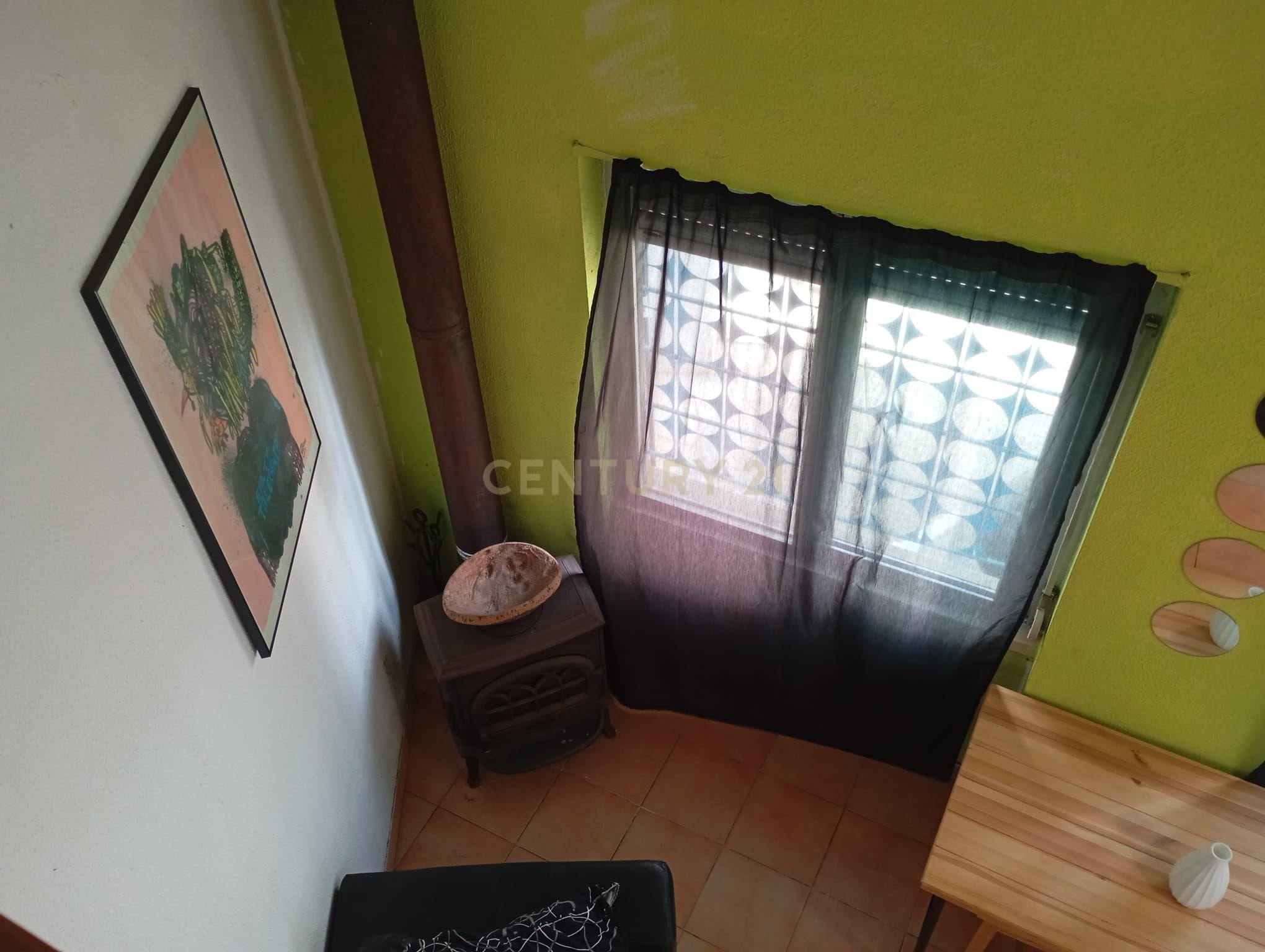 Fotografia 4 de T0 com mezanino e logradouro, situado na Charneca de Caparica