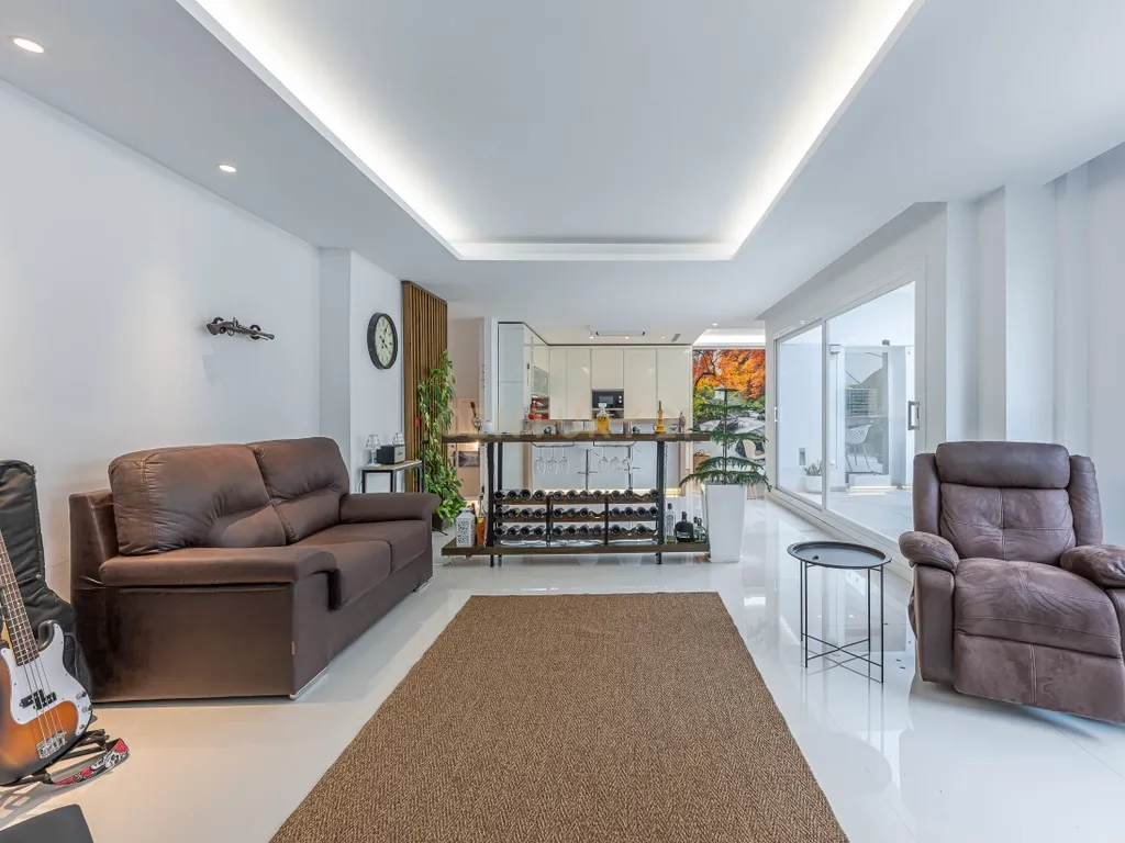 Moradia de Luxo a 500 Metros da Praia - Image 3