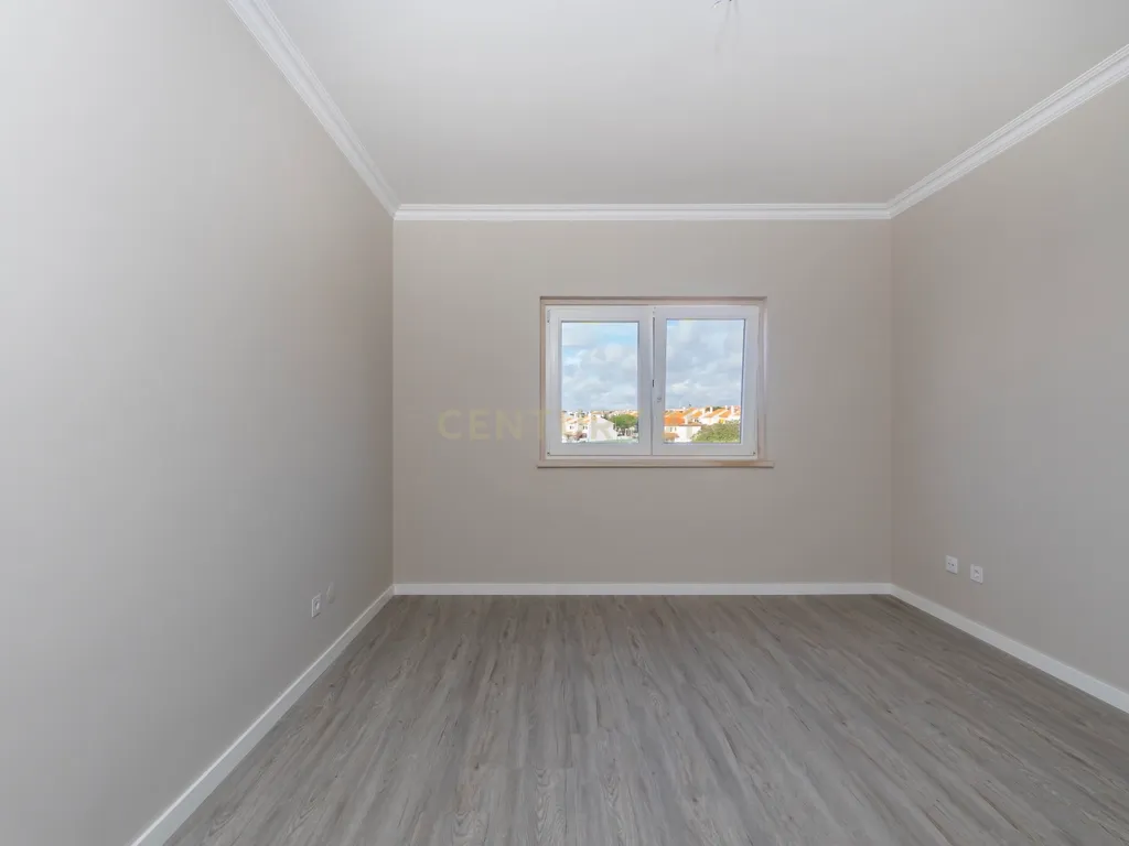 Apartamento Remodelado com Vista Mar na Ericeira, lugar de parqueamento - Image 26