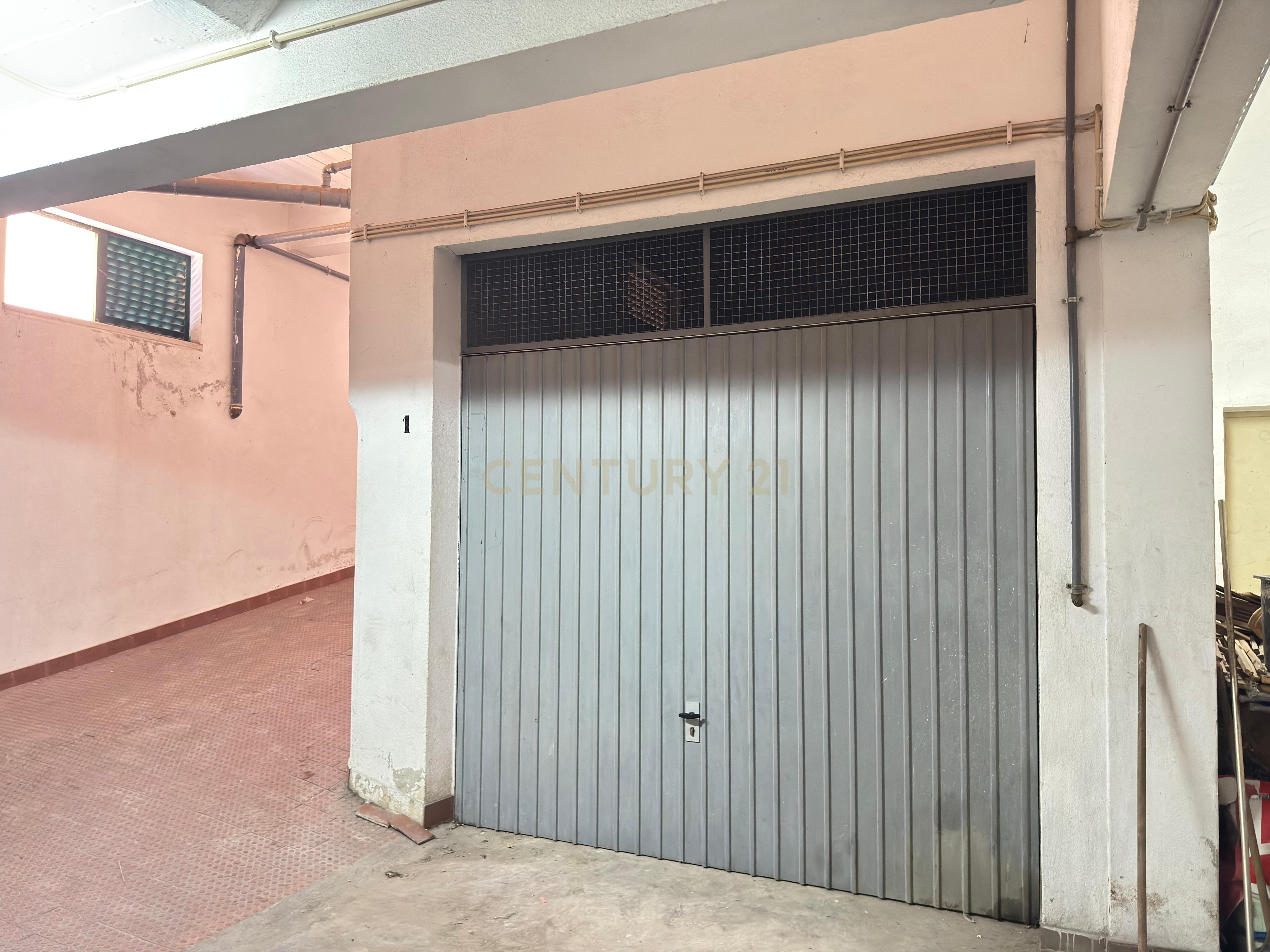 Fotografia 8 de Box fechada no Bairro Afonso Costa | Setúbal