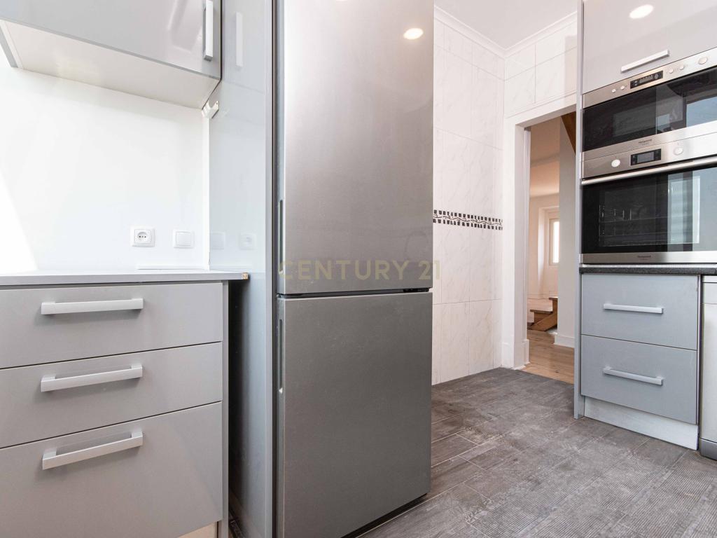 Apartamento T2 de Charme com vista rio e estacionamento em São Vicente, Lisboa  - Image 11