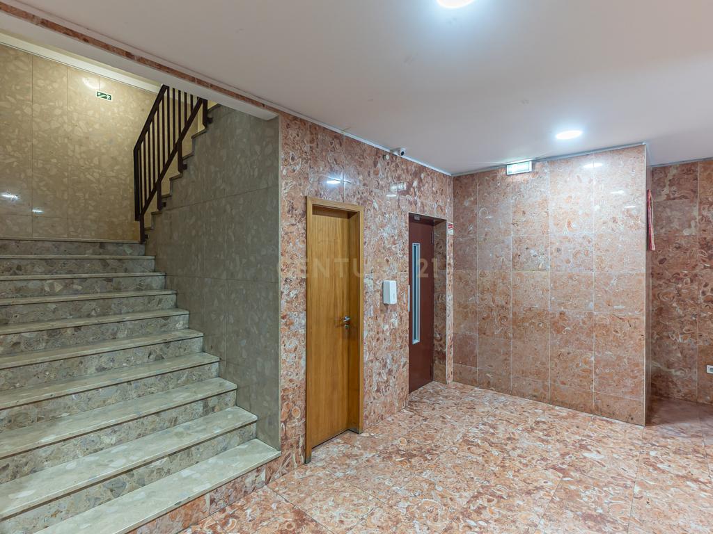 Apartamento T1  com garagem e varanda à Venda – Constituição | Porto Junto ao Vitalis Park (Centro de Treinos FCP)  - Image 3