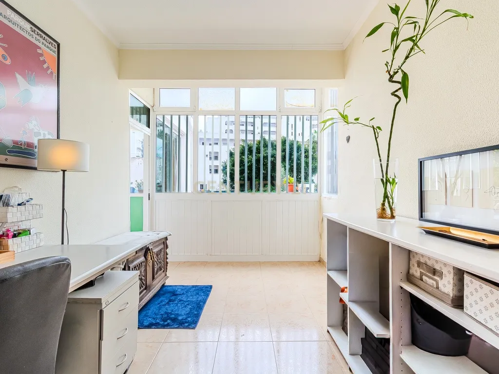 Apartamento T1+2 com Terraço Amplo em Albufeira - Image 18