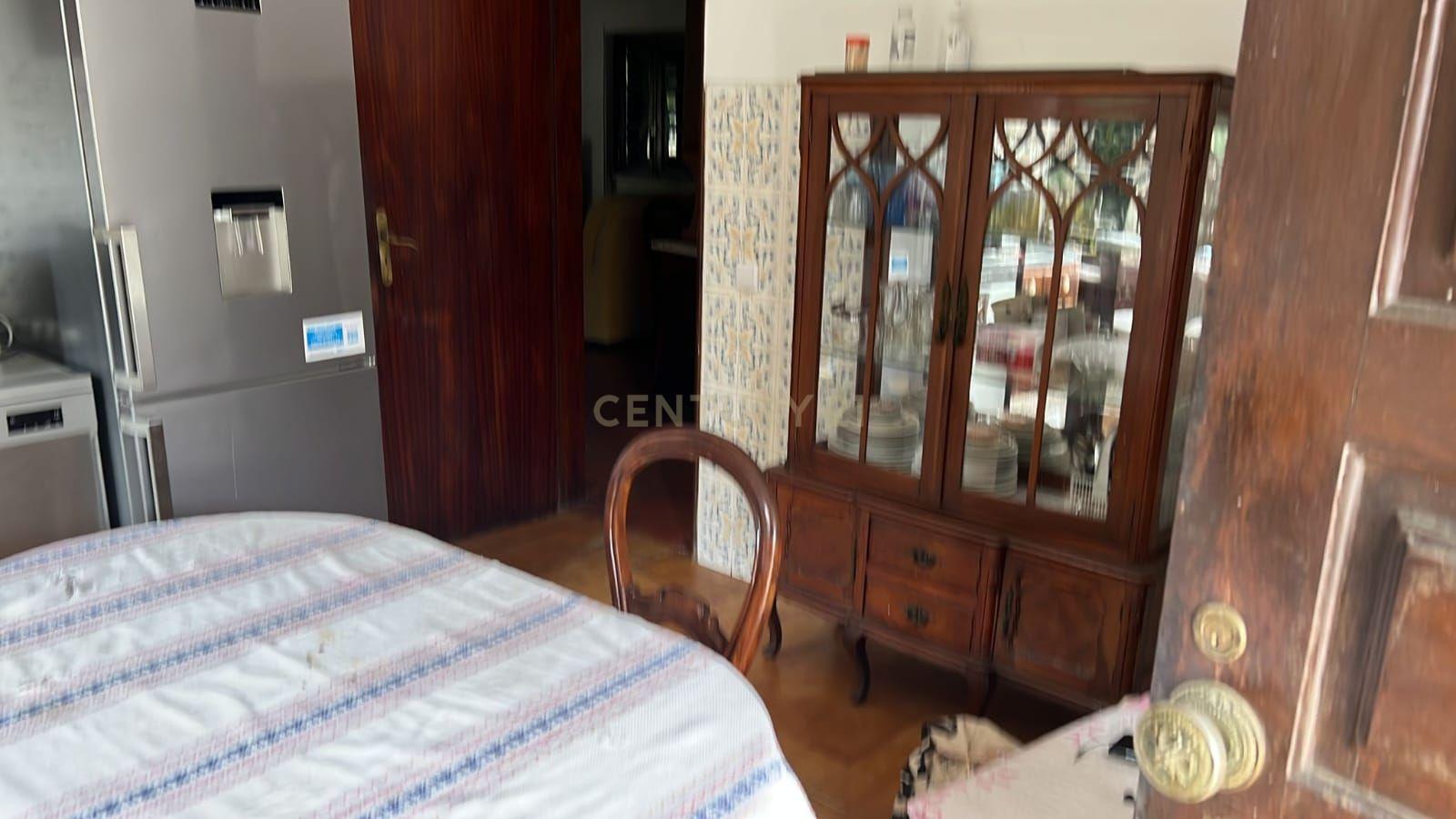 Fotografia 7 de Moradia Bifamiliar com garagens box no Centro de Loures